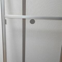 住宅用網戸（室内保管品しています洗ってお渡しします・美品）　横幅77ｃｍ　の画像