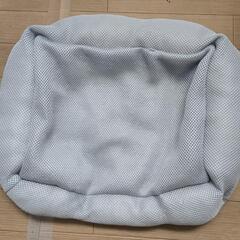 USED　夏用ペットベッド(リバーシブルの涼しいタイプ)の画像