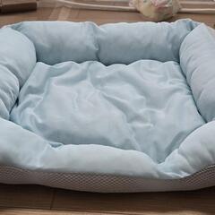 USED　夏用ペットベッド(リバーシブルの涼しいタイプ)の画像