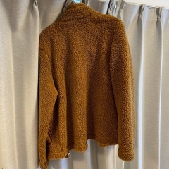 H&Mの茶色のもこもこジャケットの画像