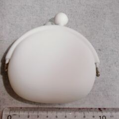 新品　ぐでたま モンハンコラボ シリコンがま口財布の画像