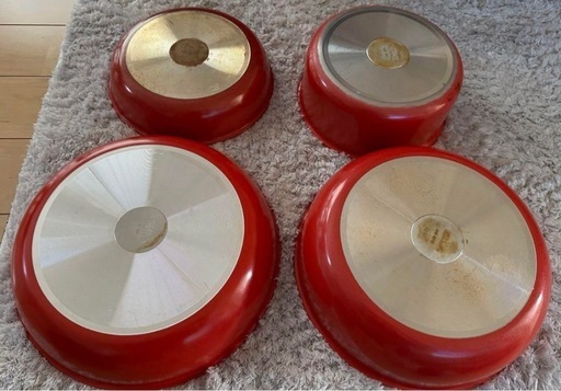 THERMOS製の赤いノンスティック片手鍋セット