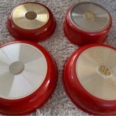 THERMOS製の赤いノンスティック片手鍋セットの画像