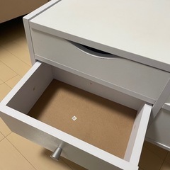 ローテーブル お洒落 白 引き出しと鏡付きの画像