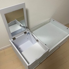 ローテーブル お洒落 白 引き出しと鏡付きの画像