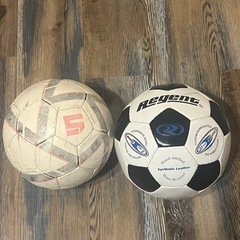 サッカーボール２つ