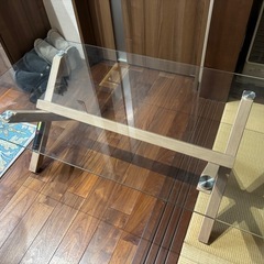 ガラステーブル