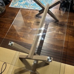 ガラステーブルの画像