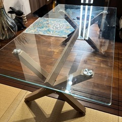 ガラステーブルの画像
