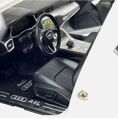 1/18 精巧な造りの金属製　アウディ特注モデル アウディ AUDI A6L　白の画像