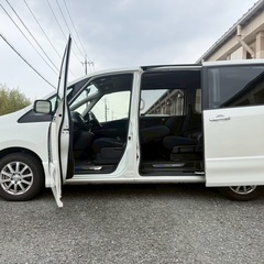 特別仕様車8人乗り☆ガソリン代 節約☆S-HYBRID入りました‼️25年式☆月々1.2万円〜分割払い可❗️車検2年付き！大人気☆日産 セレナ☆Bluetooth対応SDナビ☆走行中DVD見れます☆ステアリングスイッチ付き☆ETC☆バックカメラ☆ドラレコ付きのフル装備☆電動スライドドア☆ウィンカーミラー☆フル装備☆社外アルミ☆車内広々三列シート‼️の画像