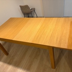 IKEA 伸長式ダイニングテーブル　BJURSTAビュースタ　の画像