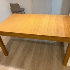 IKEA 伸長式ダイニングテーブル　BJURSTAビュースタ　