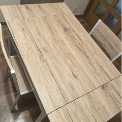 【取引中】ダイニングテーブル　椅子2個付きの画像