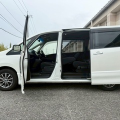8人乗り☆ガソリン代 節約☆S-HYBRID入りました‼️24年式☆月々1.2万円〜分割払い可❗️車検2年付き！大人気☆日産 セレナ☆フリップダウンモニター付き☆SDナビ☆走行中DVD見れます☆ETC☆バックカメラ☆ドラレコ付きのフル装備☆両側電動スライドドア☆ウィンカーミラー☆フル装備☆事故修復歴無し☆車内広々三列シート‼️の画像
