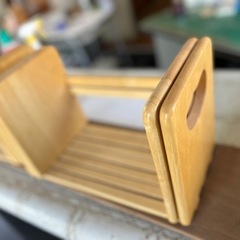 今週処分　
木製　本立てです。