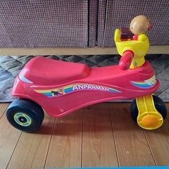 アンパンマン三輪車の画像