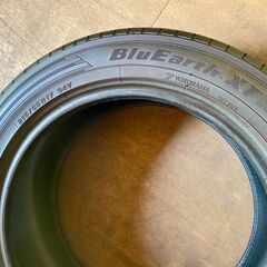 YOKOHAMAタイヤ BluEarth-XT 215/55R17 94V 中古タイヤ4本セットの画像