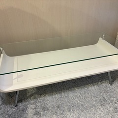 ガラスのローテーブル