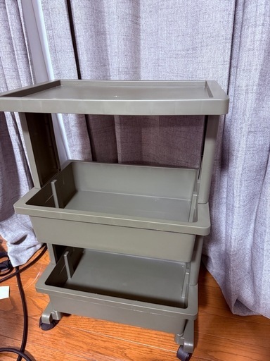 3段ワゴンキャスター付き (しか) 石部の収納家具《棚、シェルフ》の 