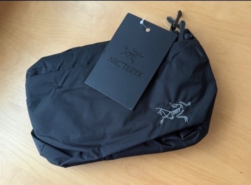 断捨離:新品　アークテリクス ヒリアド6ショルダーバッグブラック