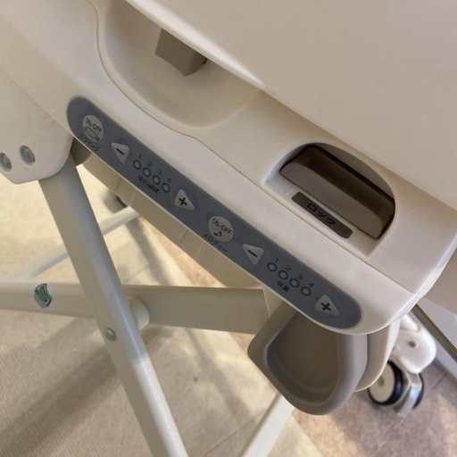 【美品】Combiネムリラ オートスウィング エッグショック／電動ハイローチェア