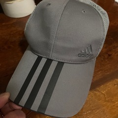 adidasグレー夏用メッシュベースボールキャップsizeフリー⇒美品！の画像