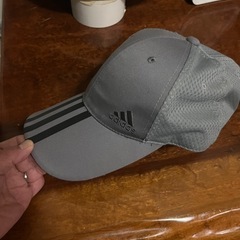 adidasグレー夏用メッシュベースボールキャップsizeフリー⇒美品！の画像