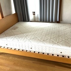 ダブルベッドの画像