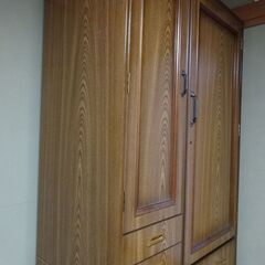 衣類の収納家具の画像