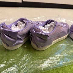 PUMA リボン付きスニーカー ラベンダー 2足セットの画像