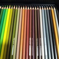 油性色鉛筆72色の画像