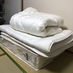 【超美品】小さくしまえるマットレス　抗菌敷布団　３シーズンかけ布...