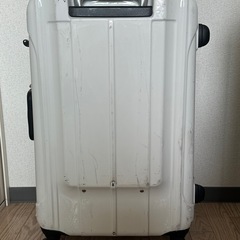 スーツケース　白の画像