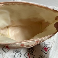 earth ドット柄コスメポーチとJILLSTUART ティッシュケースの画像
