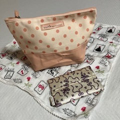 earth ドット柄コスメポーチとJILLSTUART ティッシ...