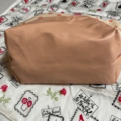 earth ドット柄コスメポーチとJILLSTUART ティッシュケースの画像
