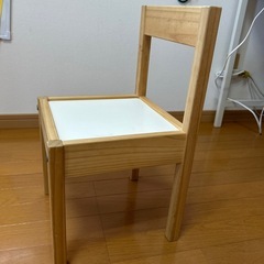 子供用　椅子　IKEAの画像