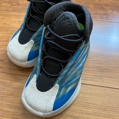 adidas YEEZY 13センチ靴の画像