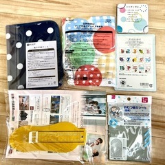 出産準備品　母子手帳ケース、おむつ替えシート、マンスリーカードなど