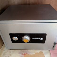 耐火金庫　PLUS社製　SAFE S-22の画像