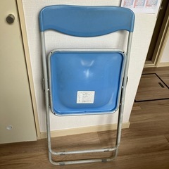 折りたたみ椅子無料で差し上げます！！