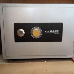 耐火金庫　PLUS社製　SAFE S-22