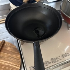 直径31cm鋳造鍋(木の蓋はおまけ)の画像