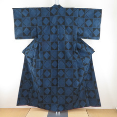 紬 着物 市松に菱型模様 黒色ｘ紺色 袷 バチ衿 絹 仕立て上が...