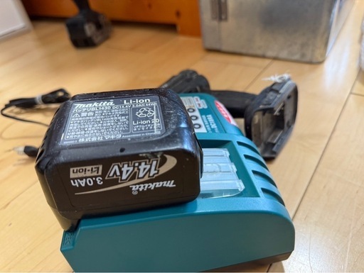 マキタ　Makita ドライバー　TD136D バッテリー、充電器セット
