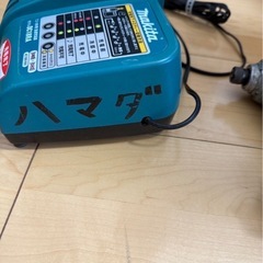 マキタ　Makita インパクトレンチ　TD136D バッテリー、充電器セット  の画像
