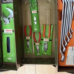 Lobster ツールボックス　工具箱　工具あり　錆あり