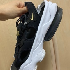 ナイキ　エアマックスココ24.0