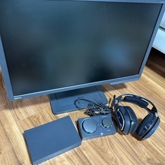 モニター、ヘッドフォン、外付けハードディスク